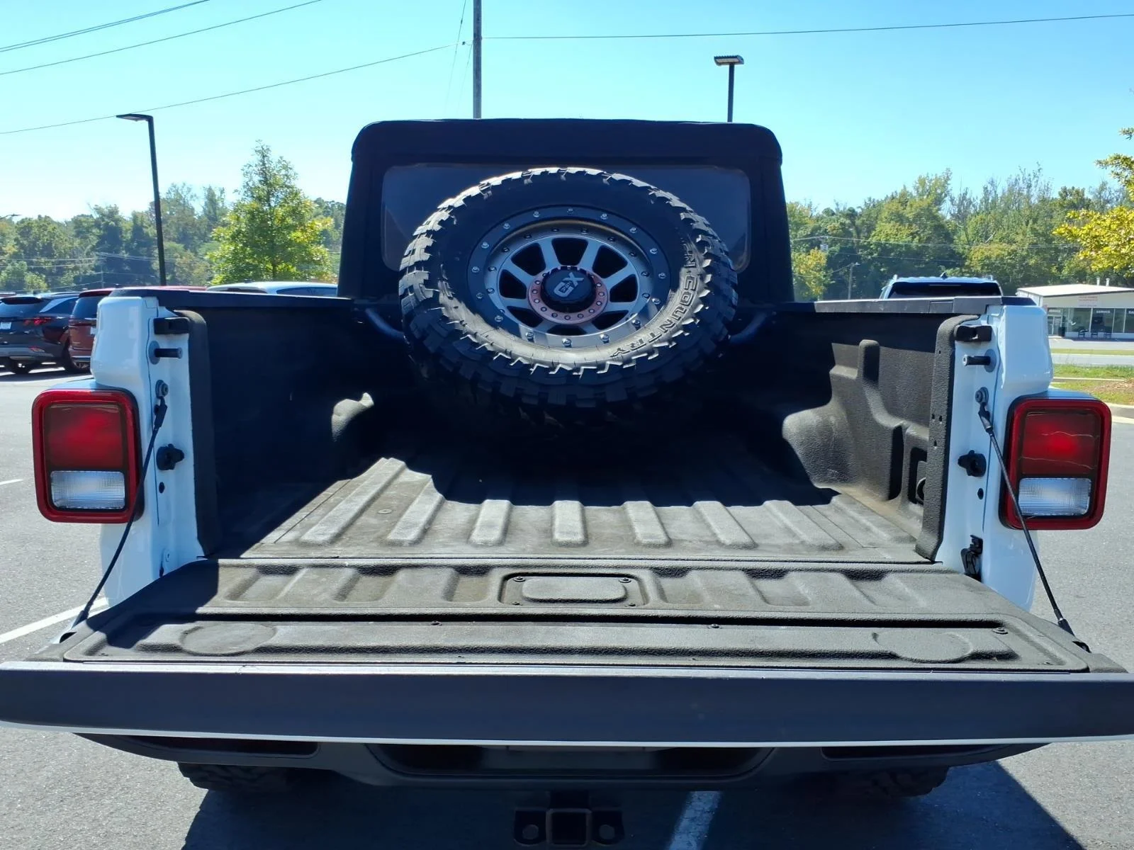 Used 2022 Bright White Clearcoat Jeep Sport S image 33