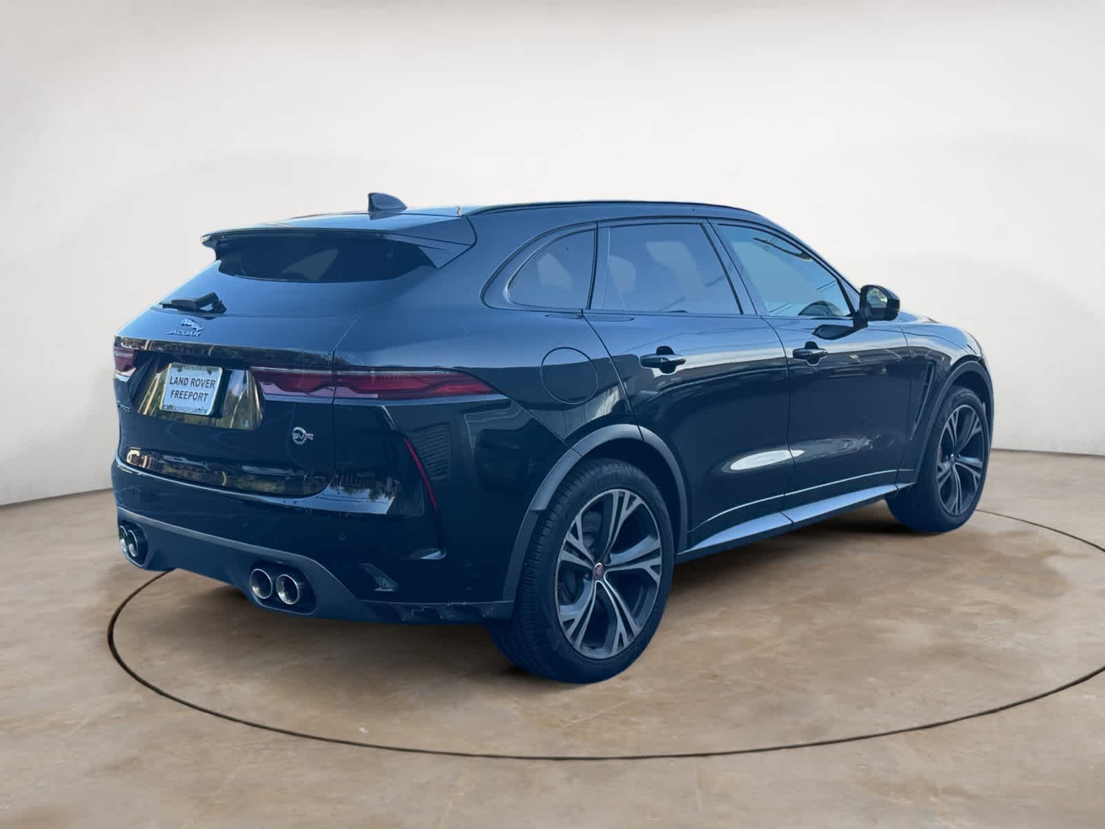 Used 2023  Jaguar SVR image 3