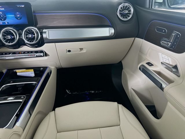 New 2026 Polar White Mercedes-Benz GLB 250 image 23
