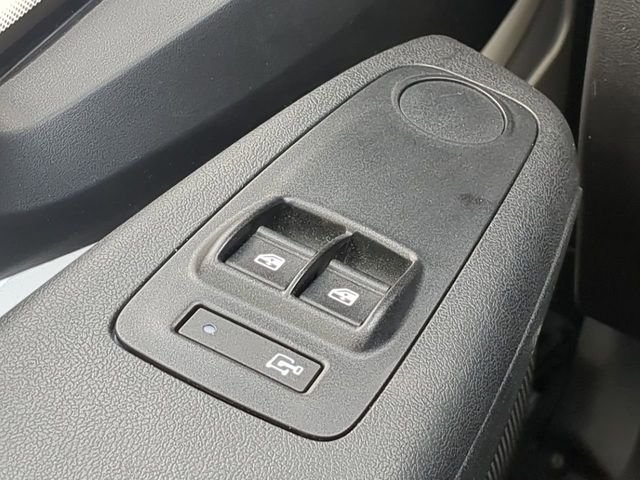 Used 2025 White Ram Base image 25