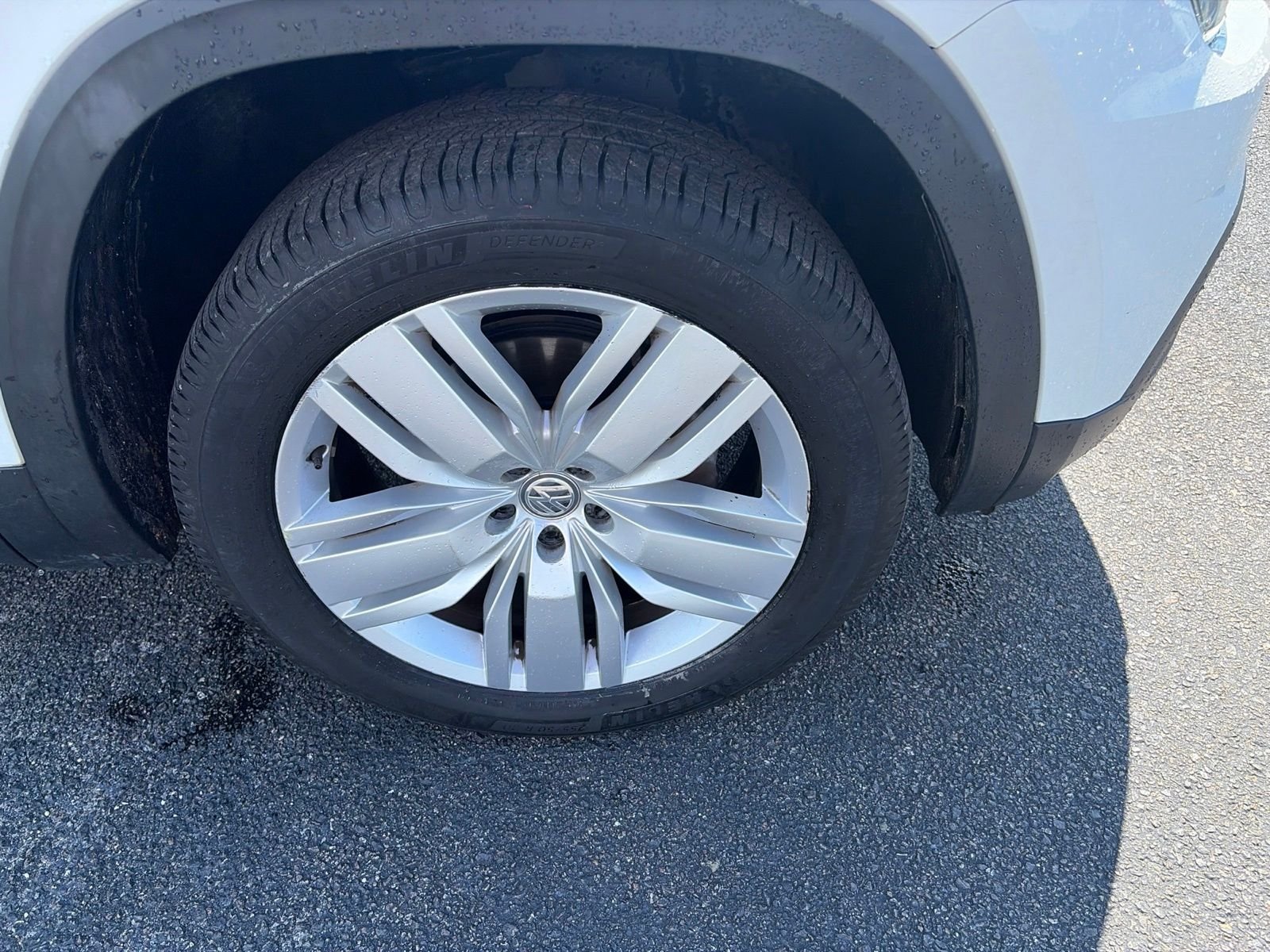 Used 2019 White Volkswagen SEL image 10