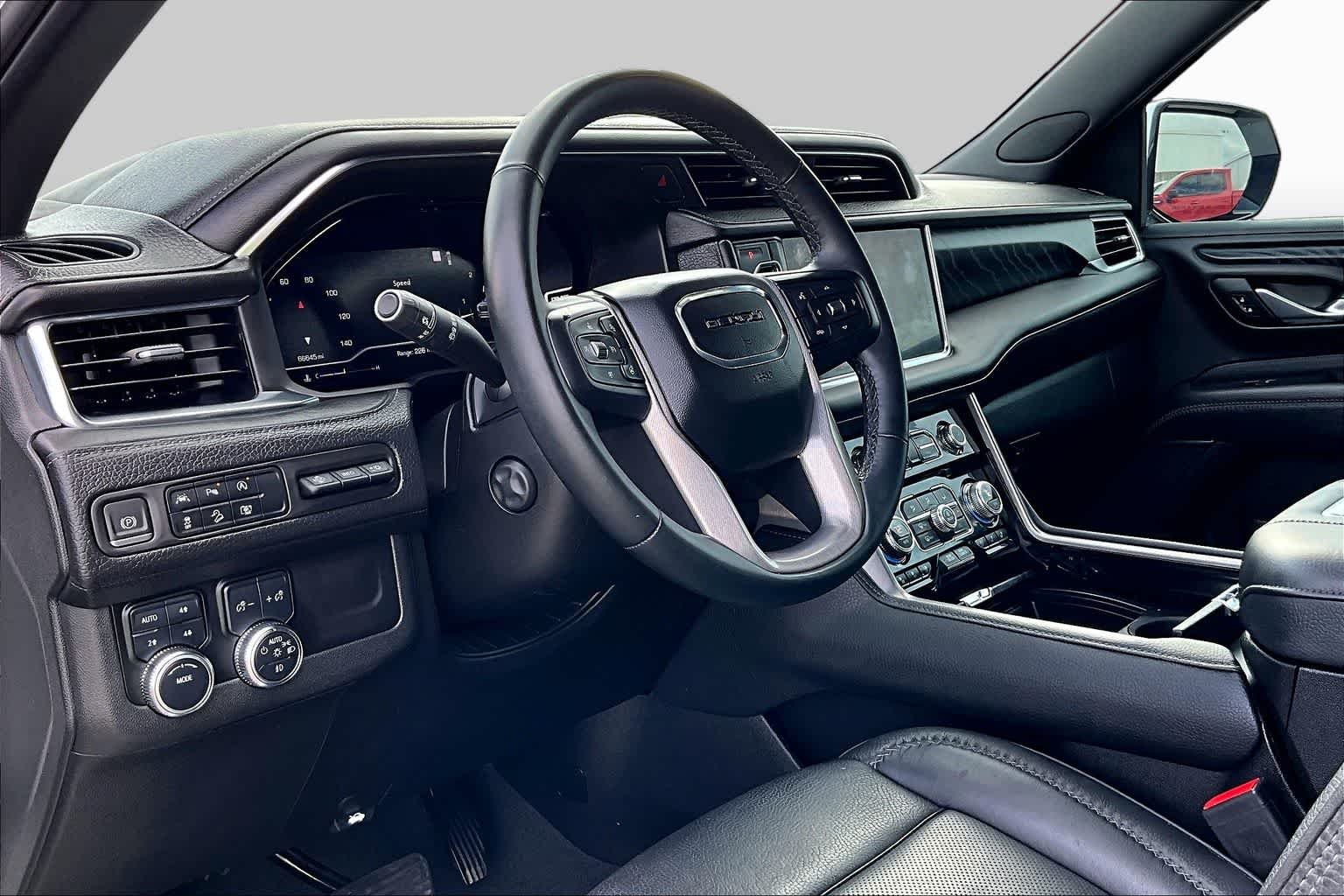 2023 GMC Yukon XL Denali - Photo 18