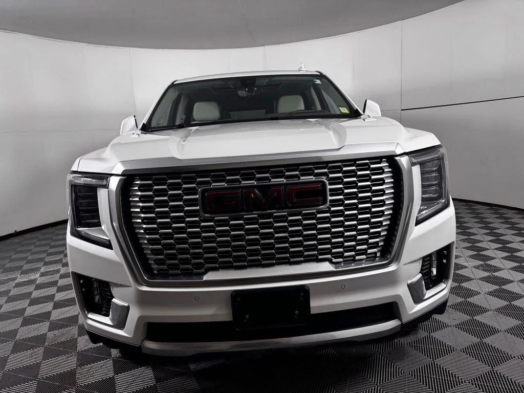 Used 2021 White Frost Tri-Coat GMC Denali image 6