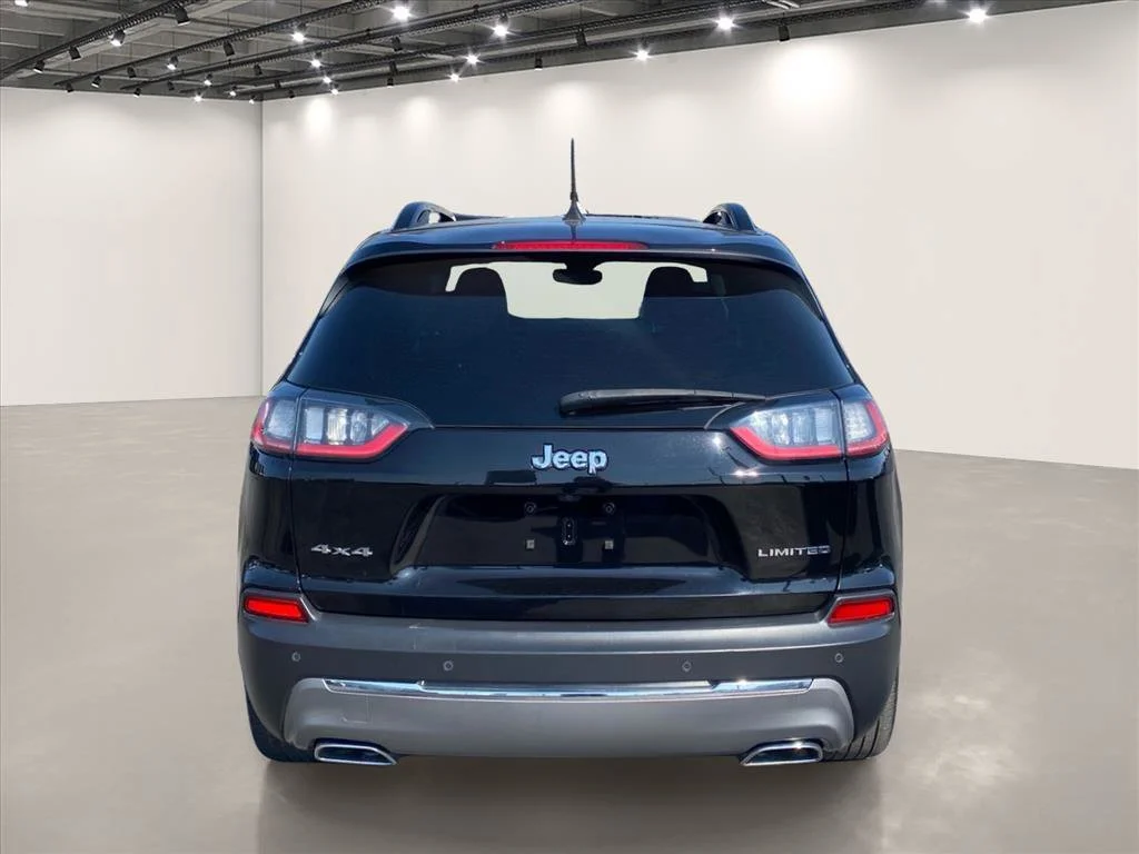 Used 2022 Diamond Black Crystal Pearlcoat Jeep Limited image 6