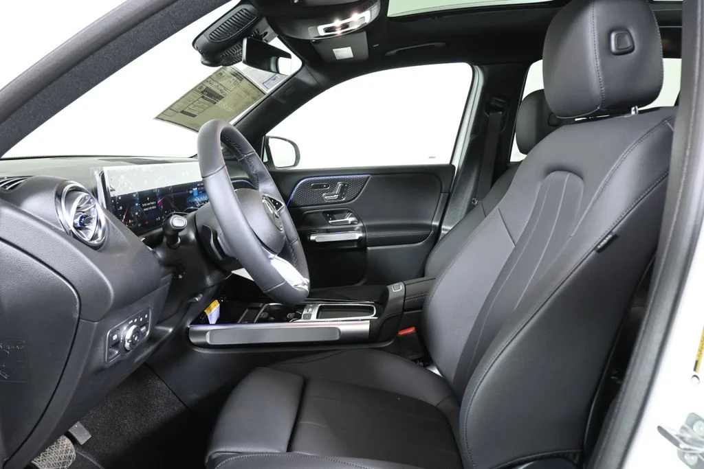 Used 2026 White Mercedes-Benz GLB 250 image 3