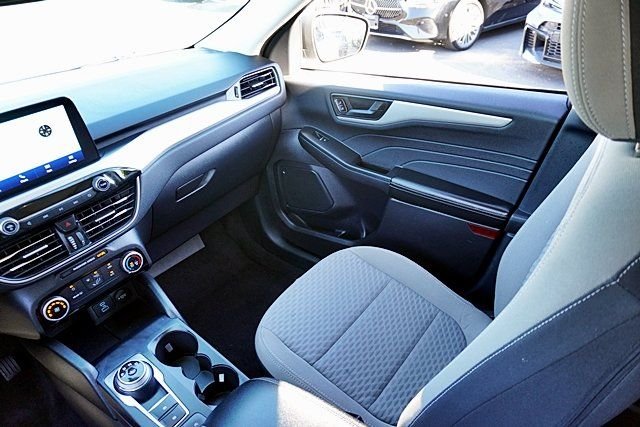 Used 2022 White Ford SE image 20