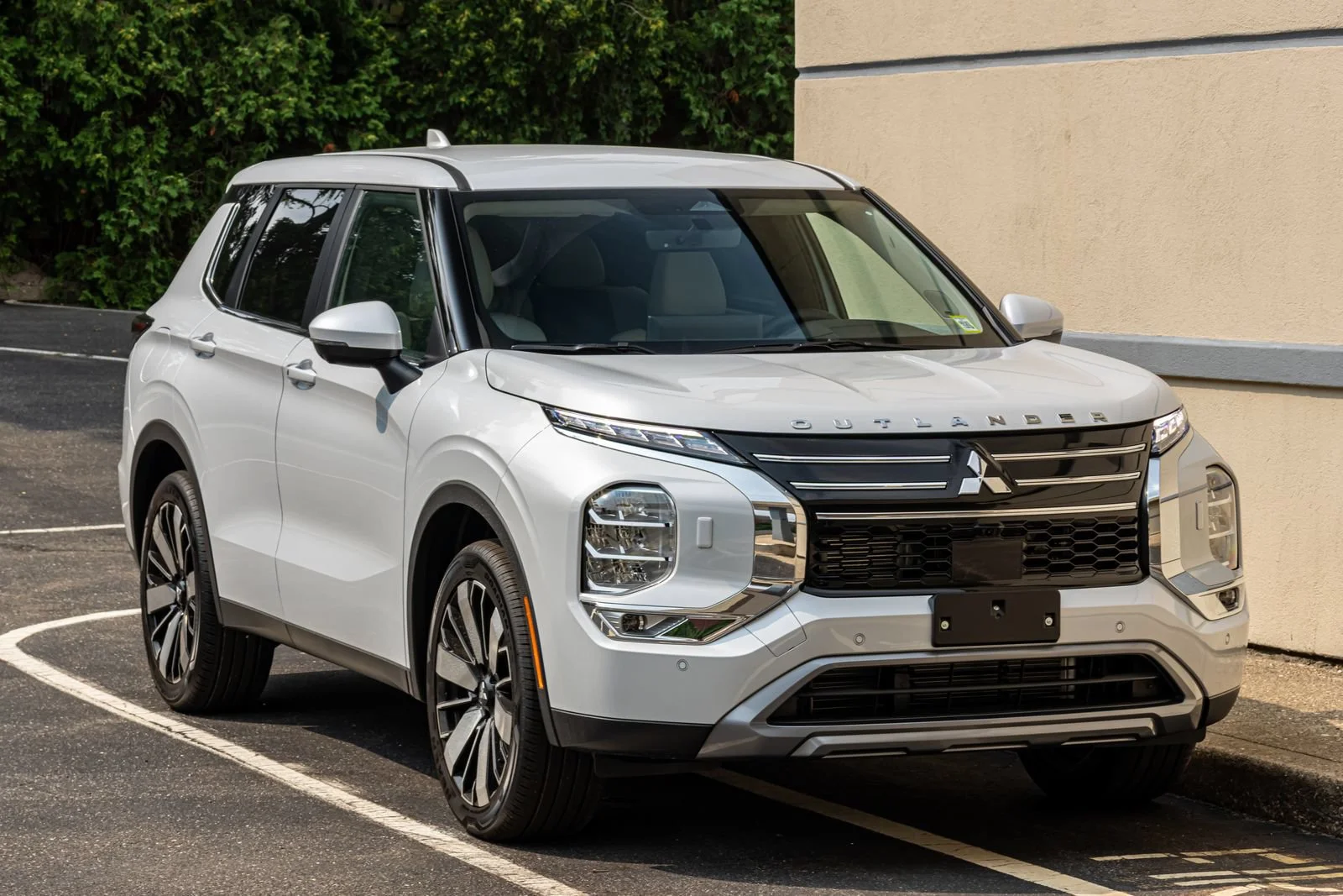New 2026 White Mitsubishi SE image 12