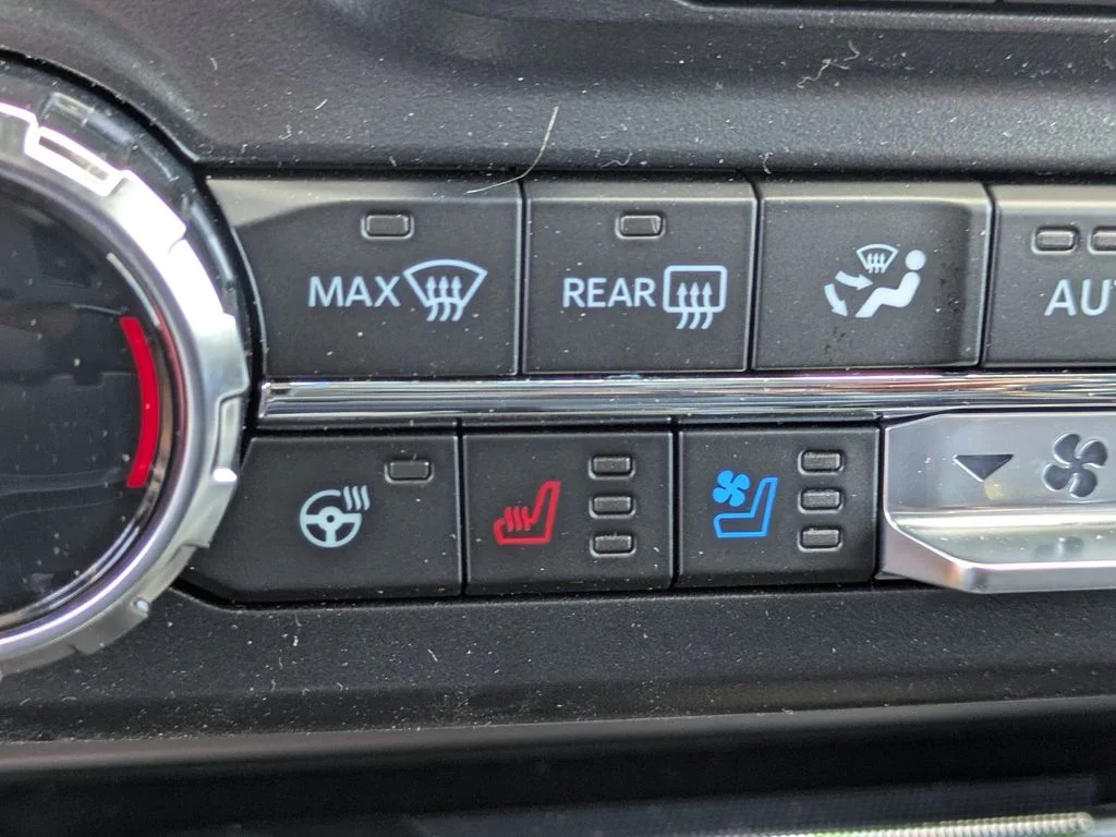 New 2026 Star White Metallic Tri-Coat Ford Lariat image 27