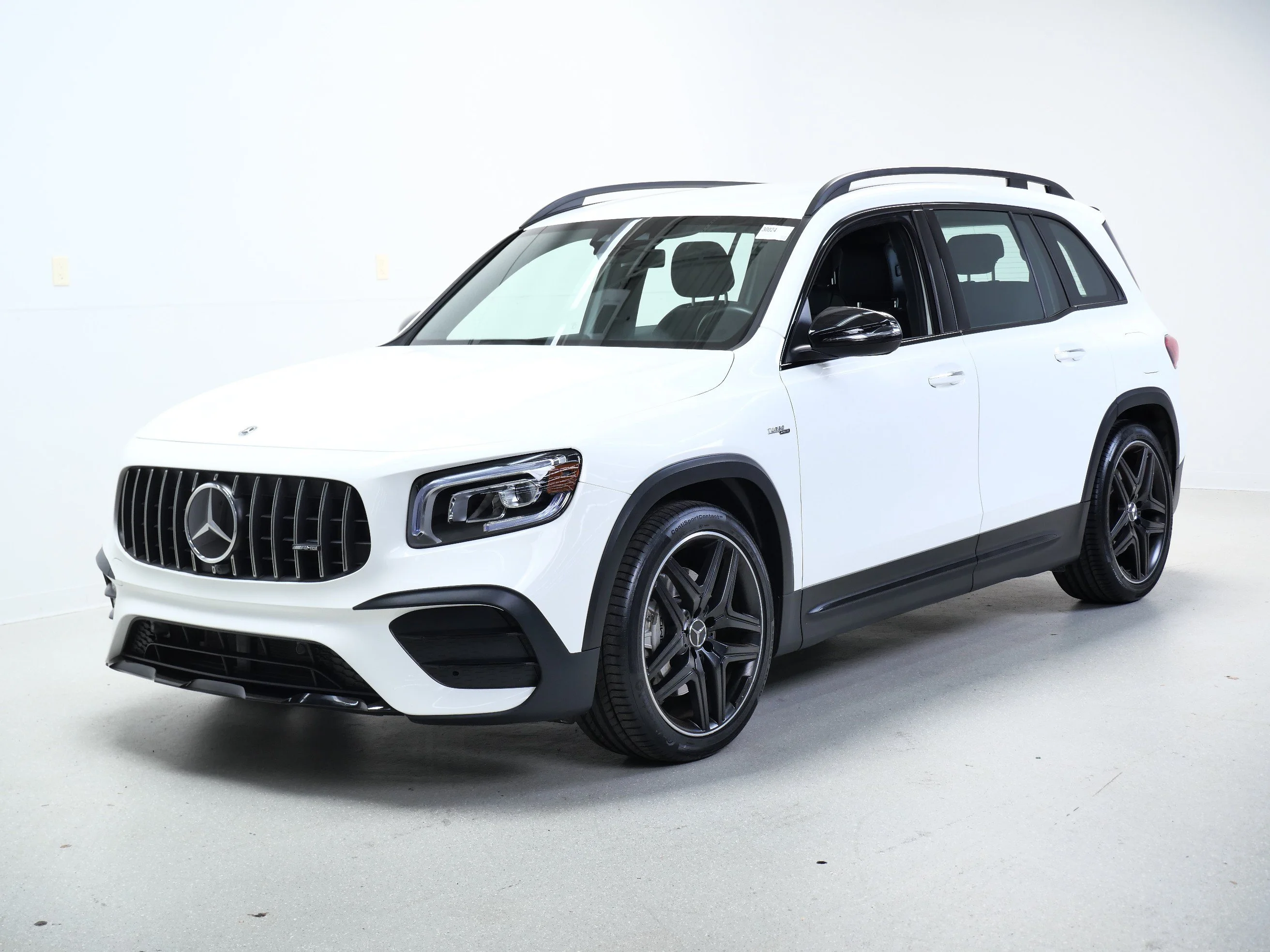 Used 2022 Polar White Mercedes-Benz AMG® GLB 35 4MATIC SUV image 9