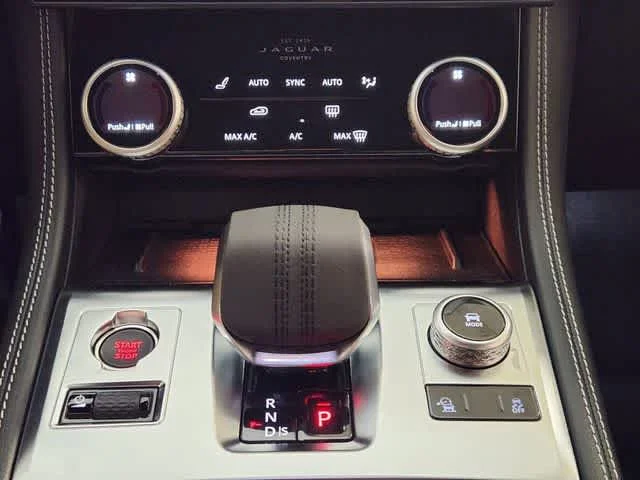 New 2026 Ostuni Pearl White Premium Metallic Jaguar R-Dynamic S image 28