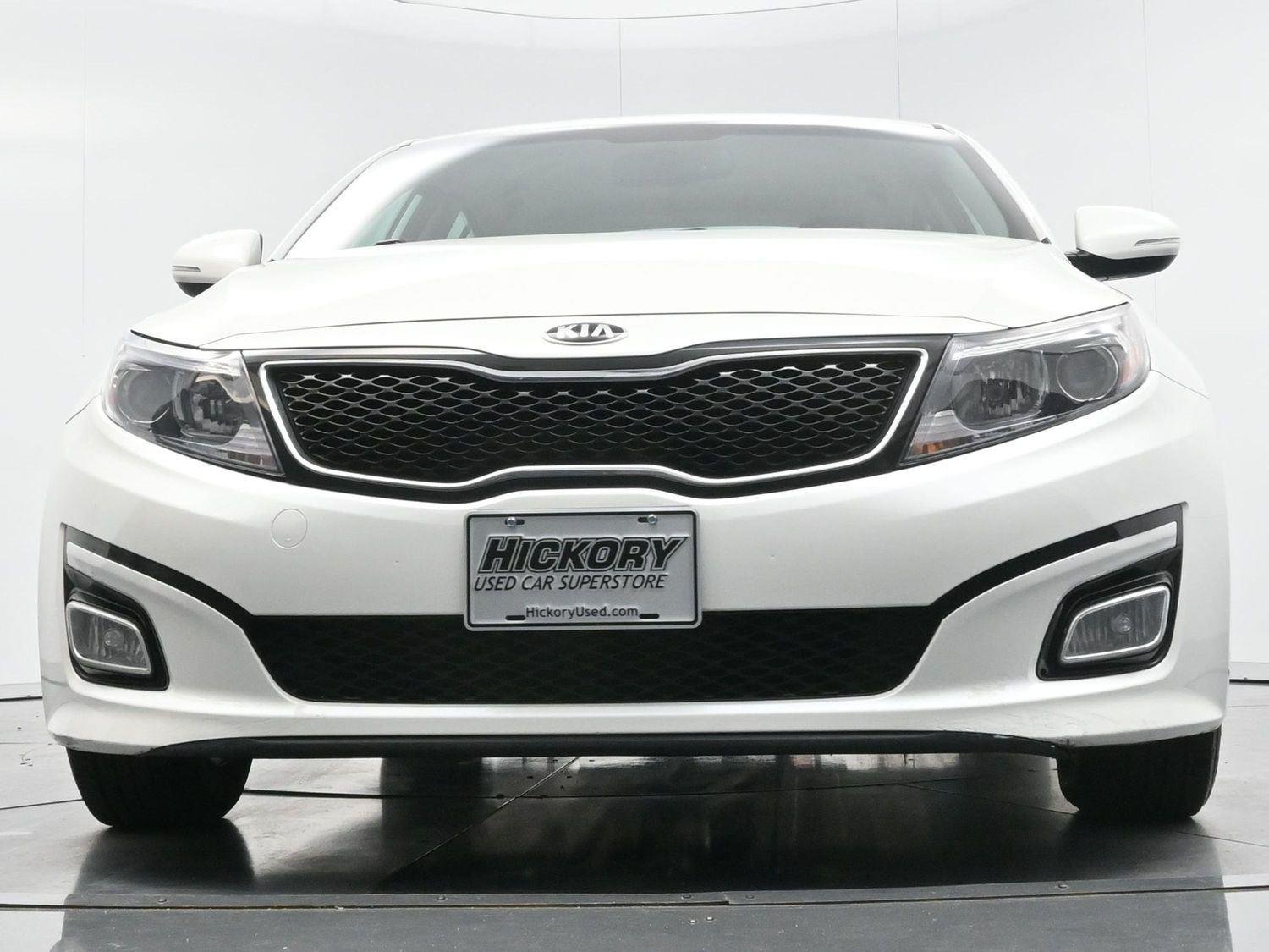 Used 2015 Snow White Pearl Kia LX image 45