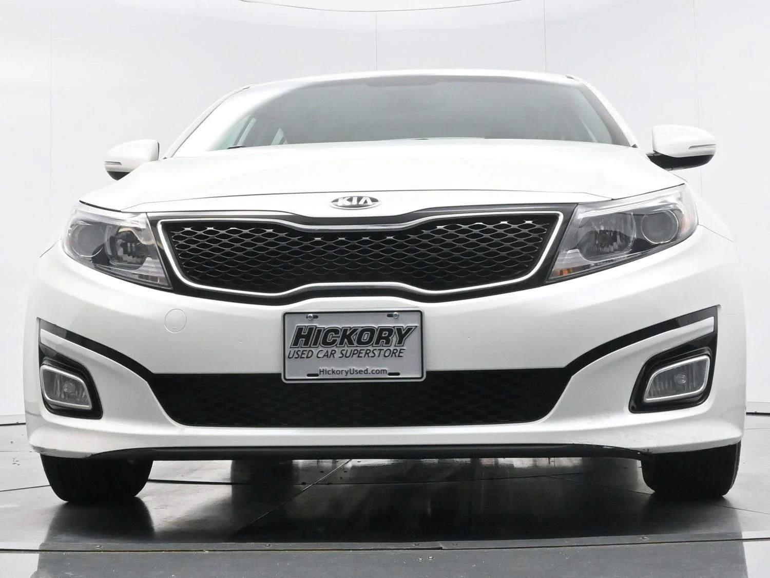 Used 2015 Snow White Pearl Kia LX image 45