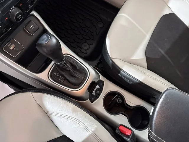 Used 2020 Blue Jeep Latitude image 19