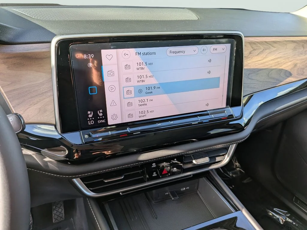 New 2026 Black Volkswagen 2.0T SE w/Technology image 18