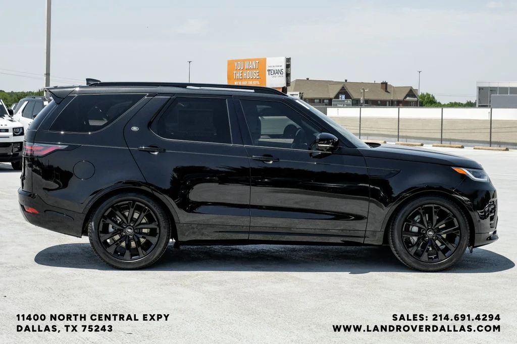 New 2026 Santorini Black Metallic Land Rover Dynamic SE image 5