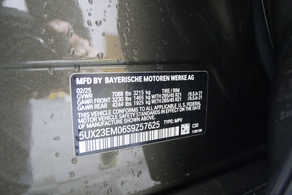 Certified Used 2025 Manhattan Green Metallic BMW xDrive40i image 27