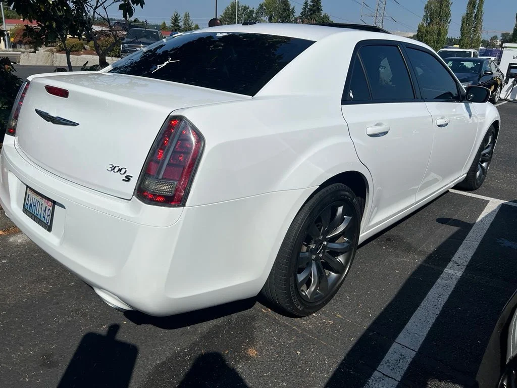 Used 2014 Bright White Clearcoat Chrysler S image 7