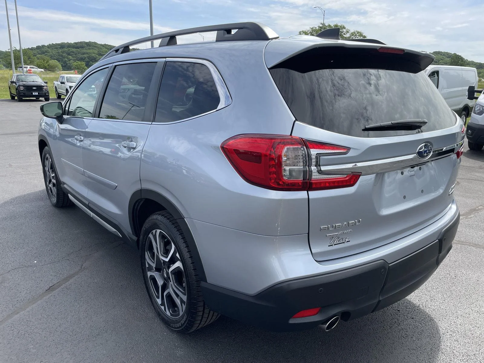 Used 2024 Ice Silver Metallic Subaru Limited image 4