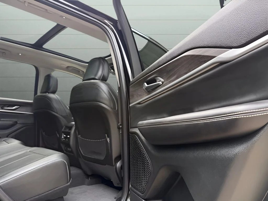 Used 2023 Black Jeep Limited image 43