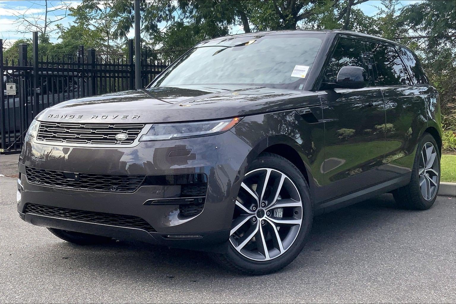 New 2027 Charente Grey Land Rover SE image 1