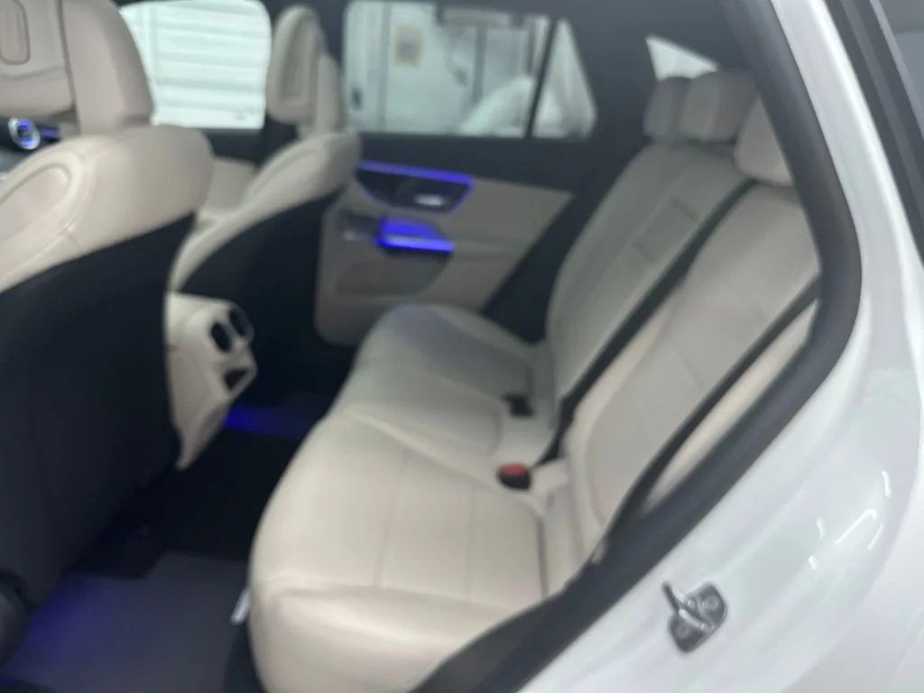 New 2027 White Mercedes-Benz GLC 300 image 23