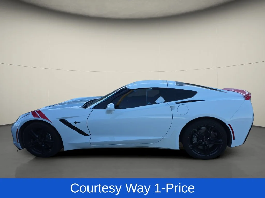 Used 2017 White Chevrolet Stingray image 4