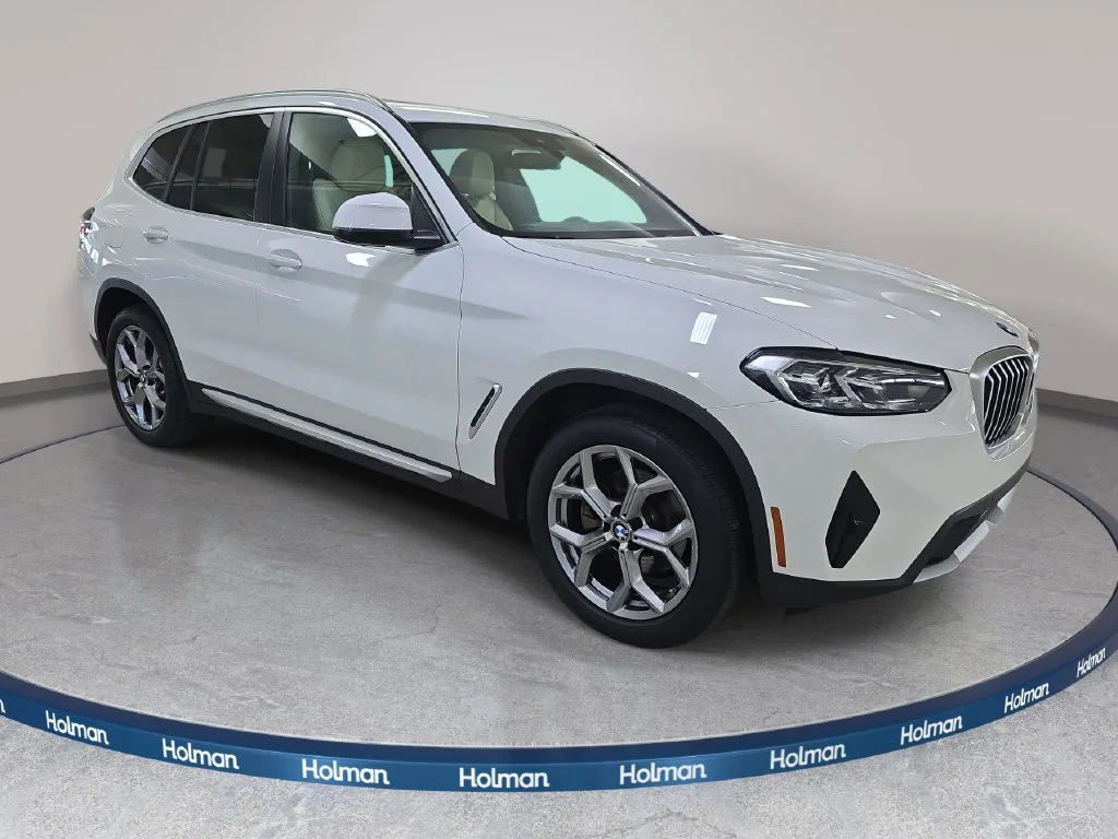 Used 2024 Alpine White BMW sDrive30i image 4
