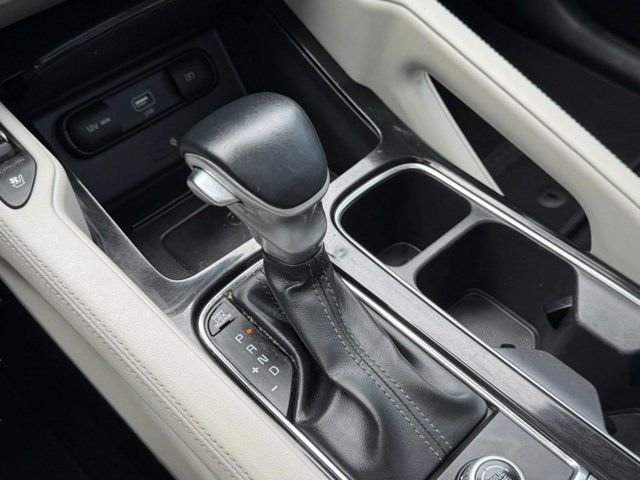 Used 2020 White Kia SX image 19