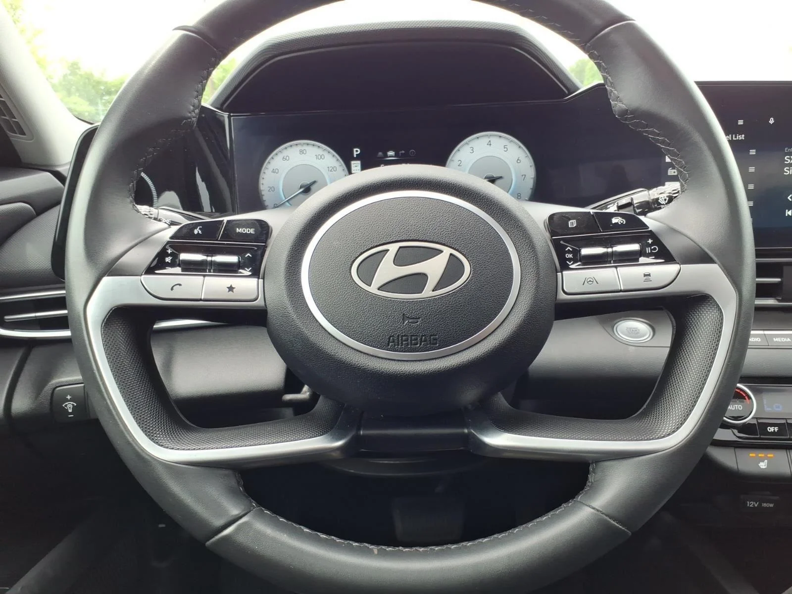 Used 2025 Fluid Metal Hyundai Limited image 27