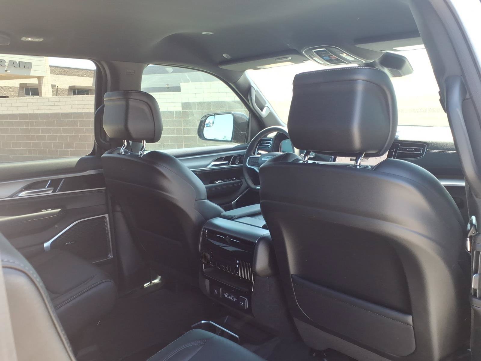 New 2026 Bright White Clear-Coat Exterior Paint Jeep Limited Altitude image 8