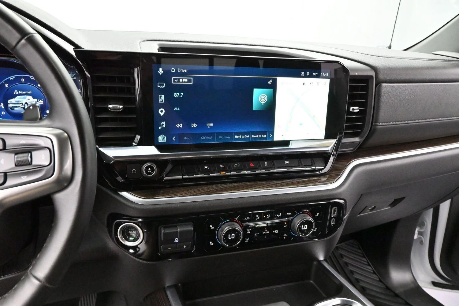 Used 2025 Summit White Chevrolet LT image 18