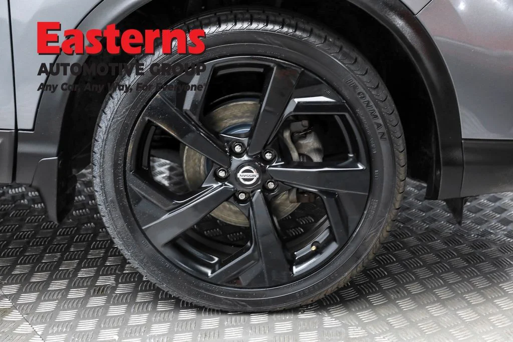 Used 2020 Gray Nissan SL image 33