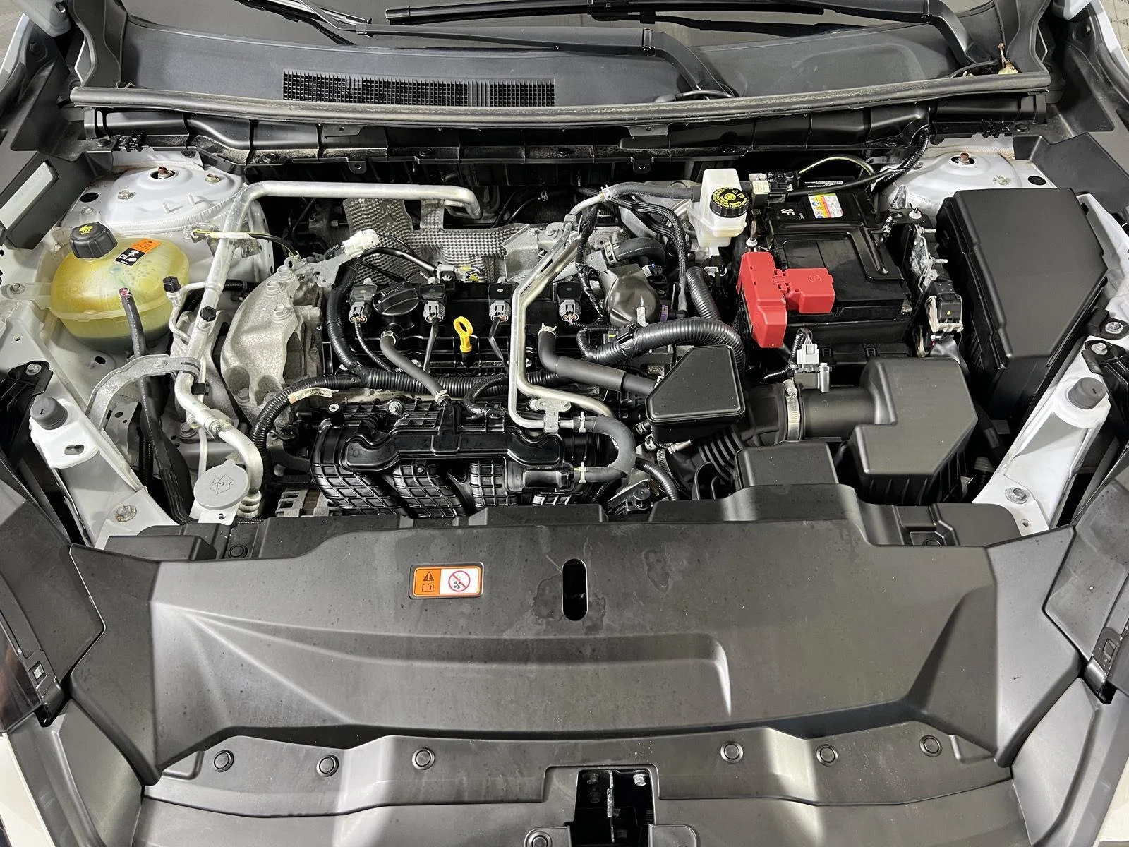Used 2023 White Diamond Mitsubishi SE image 33