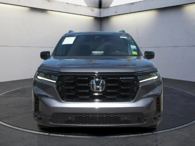 Certified Used 2025 Modern Steel Metallic Honda AWD Black Edition image 3