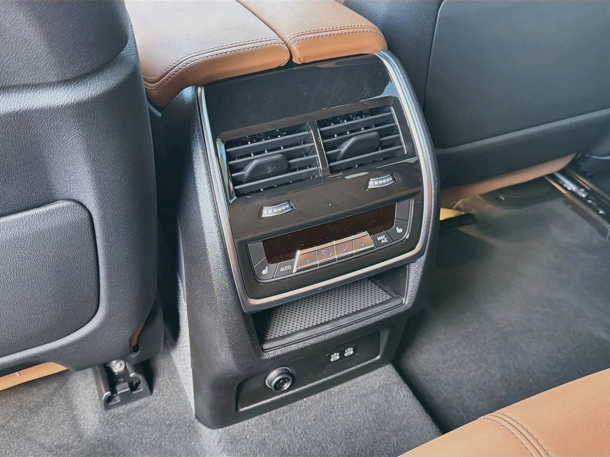 Used 2026 Skyscraper Grey Metallic BMW xDrive50e image 19