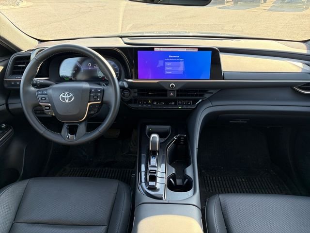 Used 2025 White Toyota XLE image 21
