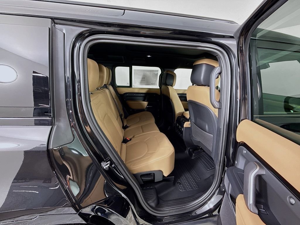 New 2026 Santorini Black LAND ROVER X-Dynamic SE image 29