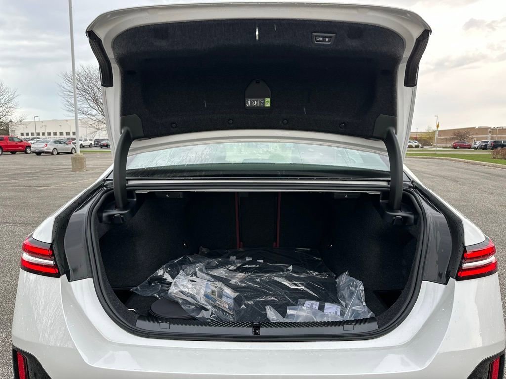 New 2026 Mineral White Metallic BMW 530i xDrive image 22
