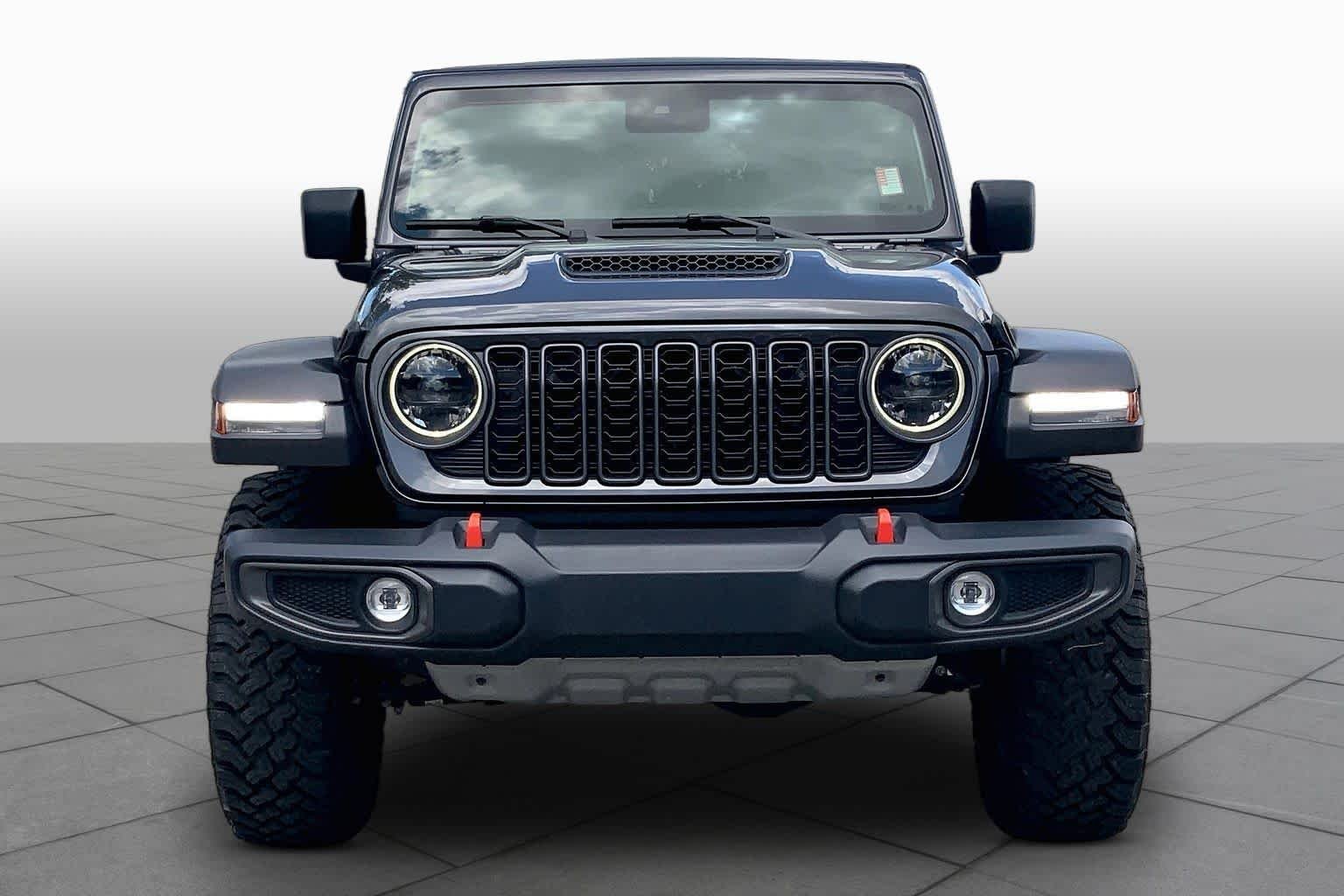 Used 2025 Granite Crystal Metallic Clearcoat Jeep Mojave image 4