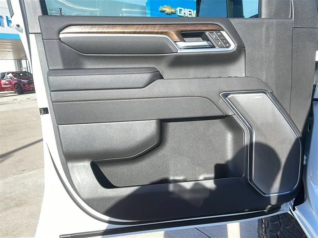 New 2026 Polar White Tricoat Chevrolet High Country DRW image 14