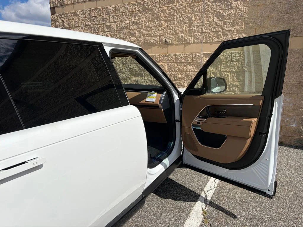 New 2026 Fuji White Land Rover SE image 14
