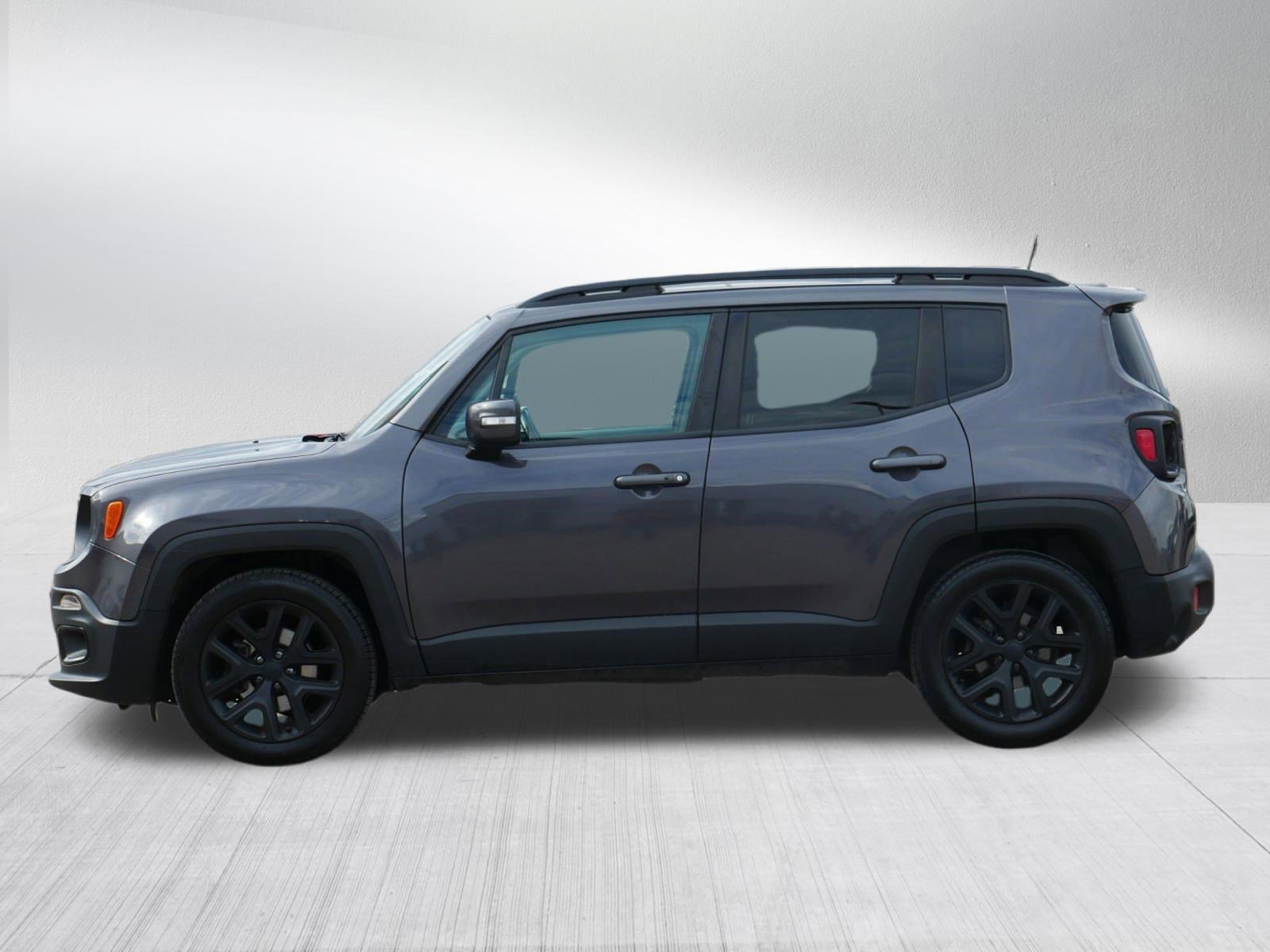 Used 2018 Granite Crystal Metallic Clearcoat Jeep Altitude image 4