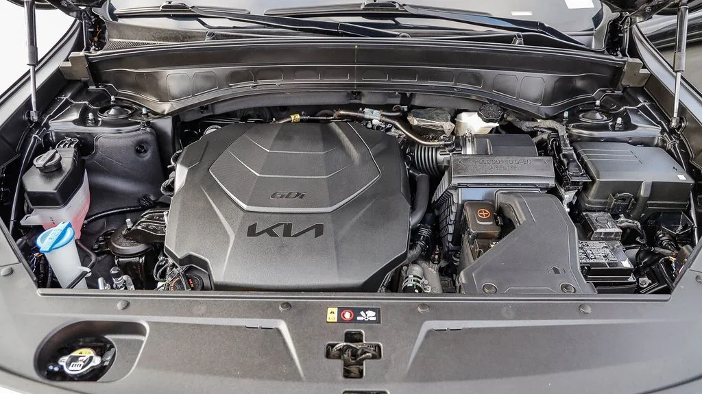 Used 2025 Black Kia S image 33