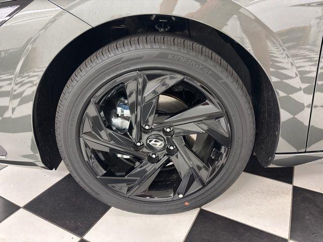 New 2026 Gray Hyundai SEL Sport Premium image 5