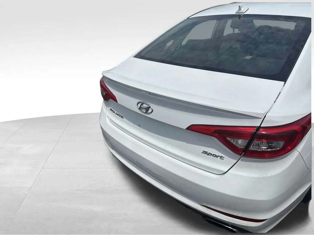Used 2016 White Hyundai Sport image 9