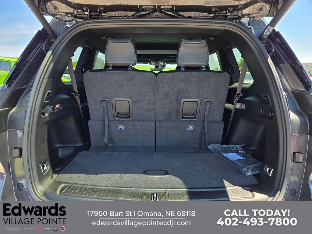 New 2026 Baltic Gray Metallic Clear-Coat Exterior Paint Jeep Laredo image 31