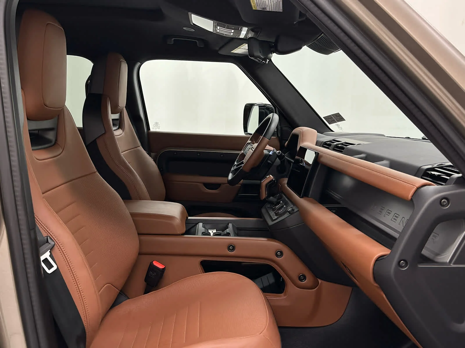Used 2025 Petra Copper Premium Metallic Land Rover OCTA image 18
