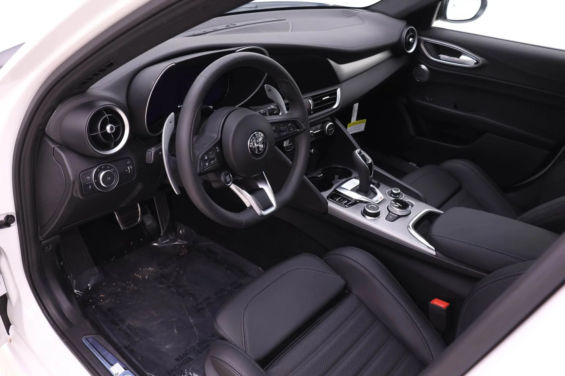New 2025 Milano White Exterior Paint Alfa Romeo Base image 6