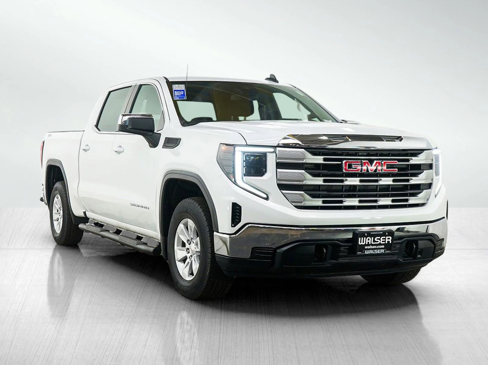 Used 2023 White GMC SLE image 8