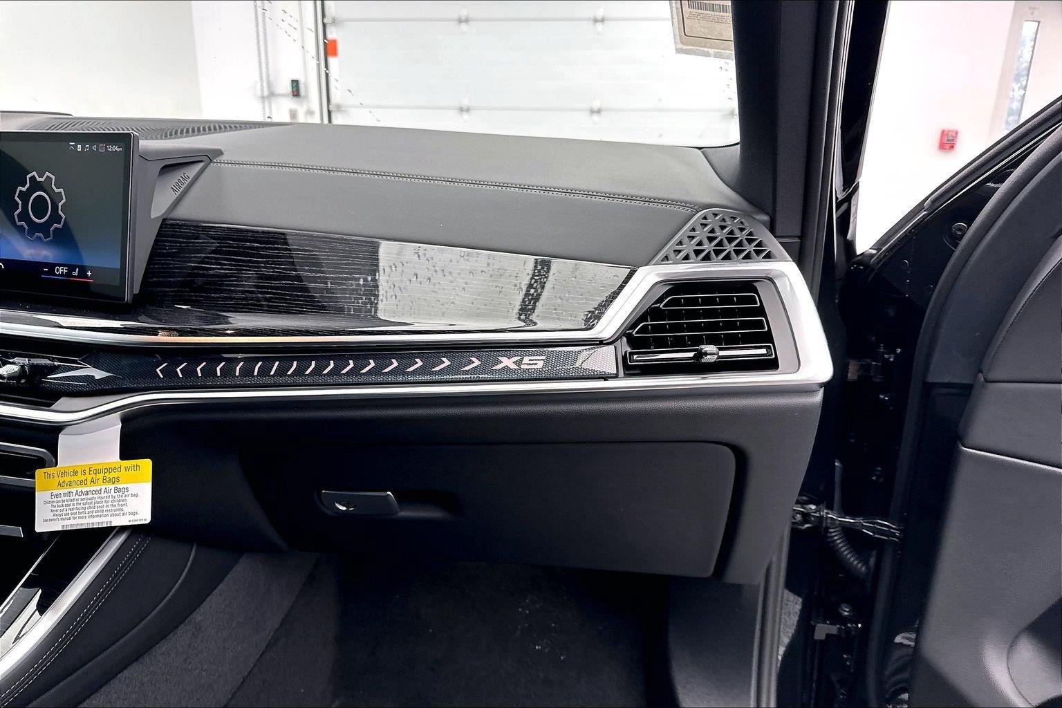 New 2026 Black Sapphire Metallic BMW xDrive50e image 34